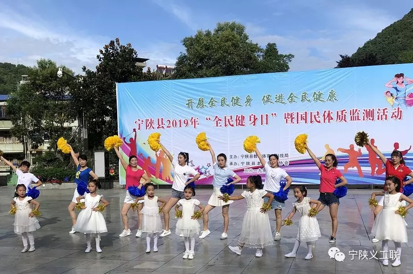 江蘇省鑄造協(xié)會與江蘇省石化裝備行業(yè)協(xié)會共同主辦“大山里的校園藝術(shù)”暑期興趣班匯報(bào)演出